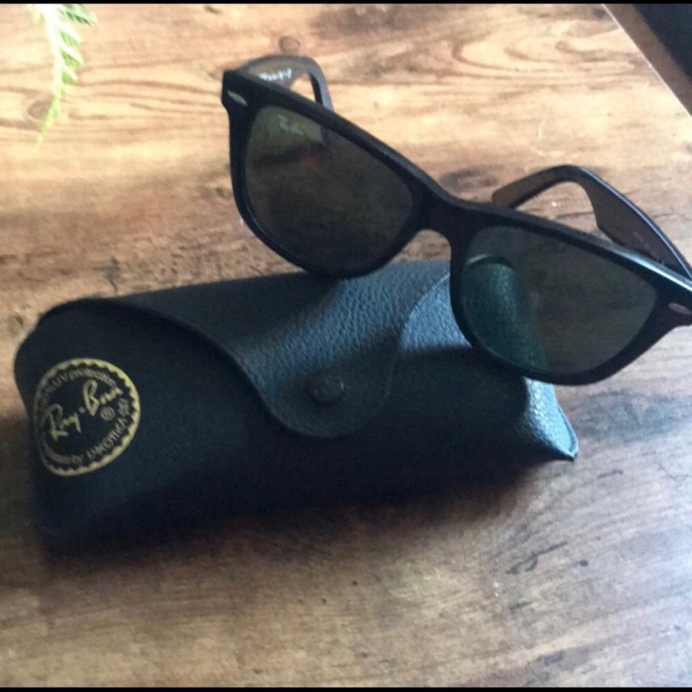 Ray Ban Wayfarer Women’s Glasses
